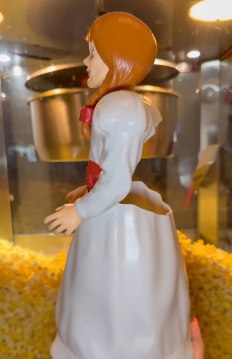 DiscussingFilm (@discussingfilm) on Twitter photo A new Annabelle popcorn bucket has been revealed where you eat the popcorn out of Annabelleβs ass.
(Source: <a href="/Cinemark/">Cinemark Theatres</a>) A new Annabelle popcorn bucket has been revealed where you eat the popcorn out of Annabelleβs ass.
(Source: <a href="/Cinemark/">Cinemark Theatres</a>)