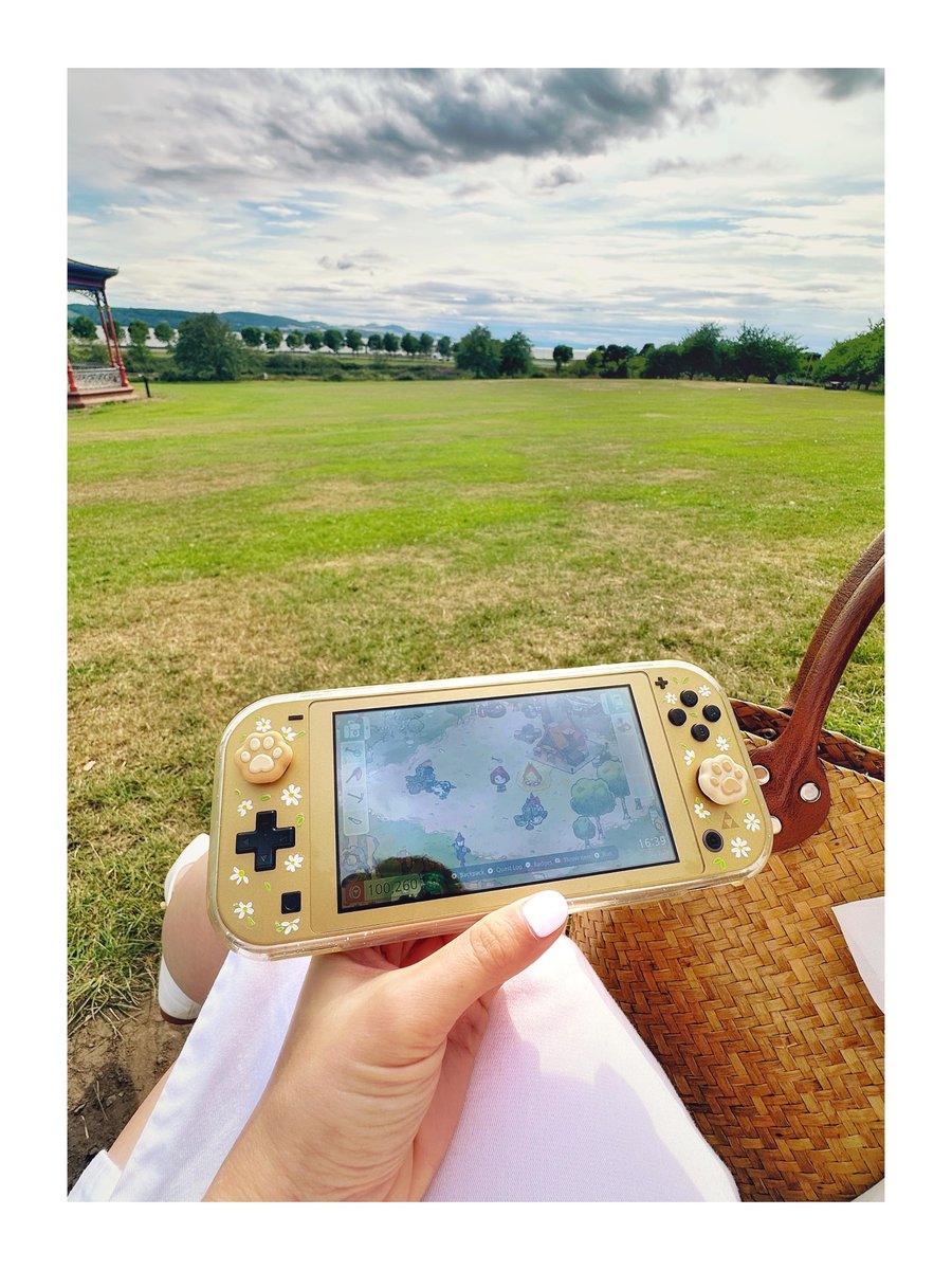 spryfox's tweet photo. The park, a nice lunch, and Cozy Grove. What more do you need!?
โ
๏ธ https://t.co/WVX3bKNOXS
Via u/SofiaAlexDesigns of Reddit.
#cozygrove #cozymmo #cozygames #spryfox https://t.co/Ek5DeRAhVt