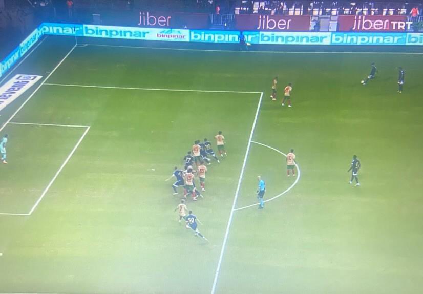 Ofsayt yok  he devam devam bu ülkenin beka sorunu kendi içinde bazı şeyleri sindiremeyenlerdir !! Bile bile  bu maça atadınız bu adamı <a href="/TFF_Org/">TFF</a> gereğini yapacak mısınız ? #Amedspor