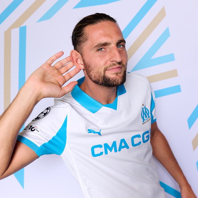 MassiliaZone's tweet photo. ❗���Les détails de l’altercation entre Rabiot et Rowe :

Après des critiques de Rulli envers l’Anglais, Rabiot aurait saisi Rowe par le col, dans une atmosphère tendue où plusieurs coéquipiers semblaient eux aussi à cran.

Pendant ce temps, Darryl Bakola a fait un malaise (sans gravité), ce qui a brièvement détourné l’attention.

Rowe, après avoir quitté le vestiaire, est revenu pour prendre de ses nouvelles… mais en a profité pour attaquer physiquement Rabiot. 

Une bagarre s’en est suivie, stoppée difficilement par le directeur sportif Medhi Benatia.

[🥇@lequipe]