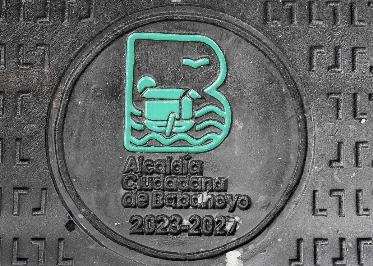 GustavoBarquetM's tweet image. #Babahoyo 
Se colocan nuevas tapas de alcantarillado de alta resistencia en la regeneración de Av. #GeneralBarona, calles transversales y lado residencial de la Av. 9 de Octubre
✅ Más seguras
✅ No reciclables
Trabajamos por nuestra gente
 #ObrasQueTransformanBabahoyo