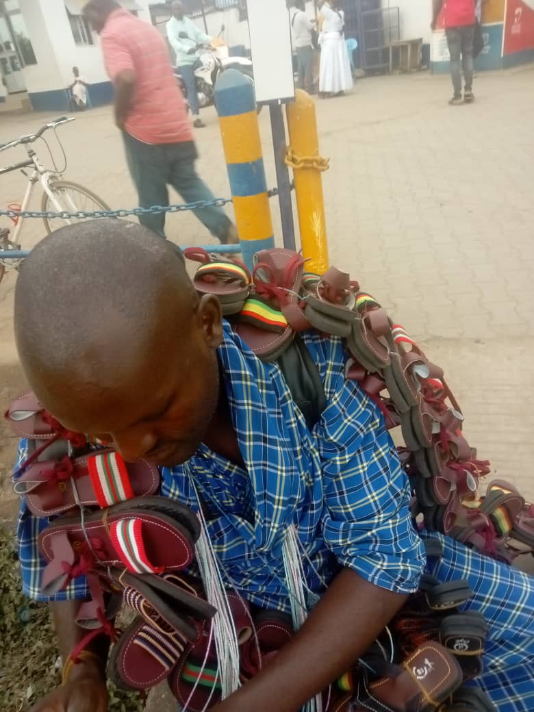 Mimi ninauza dawa za kuongeza nguvu zakiume pamoja na viatu vya ngozi 
Nilipoona video nikahamasika 🤦‍♂️🤦‍♂️😋