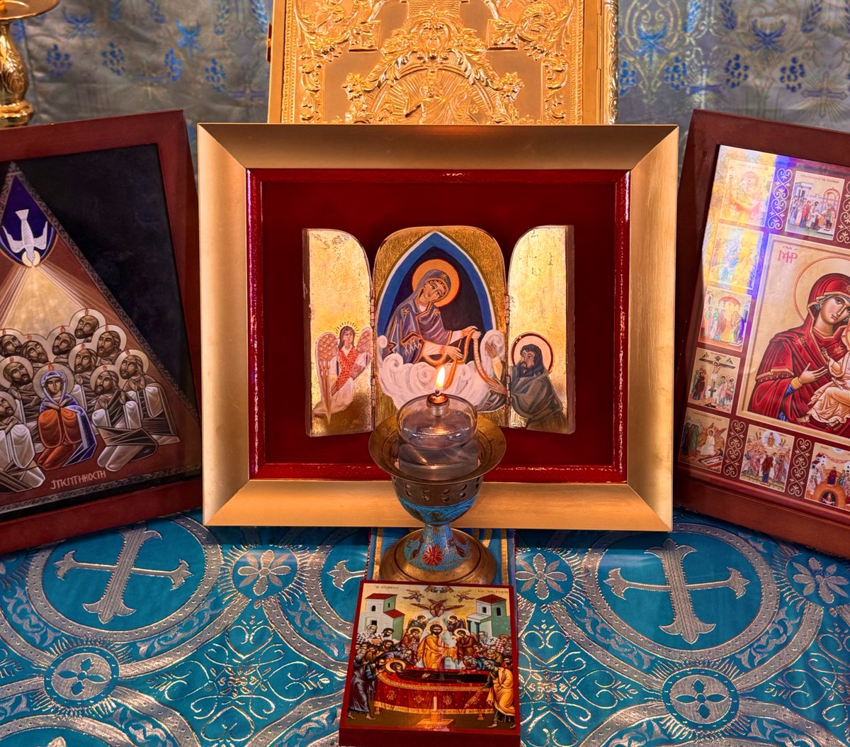 cyrilmatthai's tweet photo. An icon tale
 #StThomas looked blond &amp; clean-cut in this triptych but very Semitic in our parish icon. Our vicar felt this would confuse people so the Coptic iconographer graciously redid him w/black hair &amp; a big beard. She gave the angel black hair &amp; a tan as well😄#Dormition https://t.co/W8u51KPONv