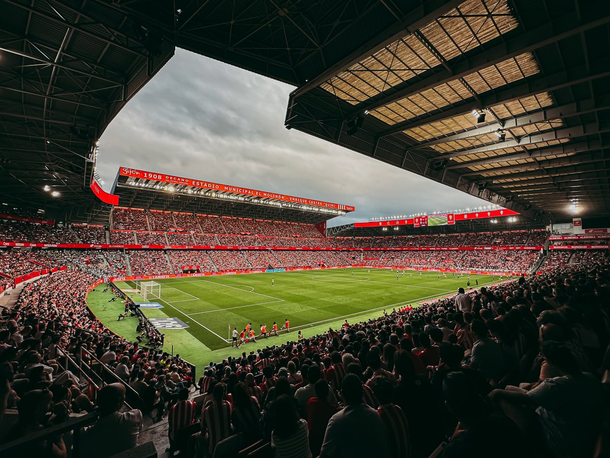 Aquí se anima al Sporting desde 1908.

𝑮𝒓𝒂𝒄𝒊𝒂𝒔 por lo de hoy, afición.