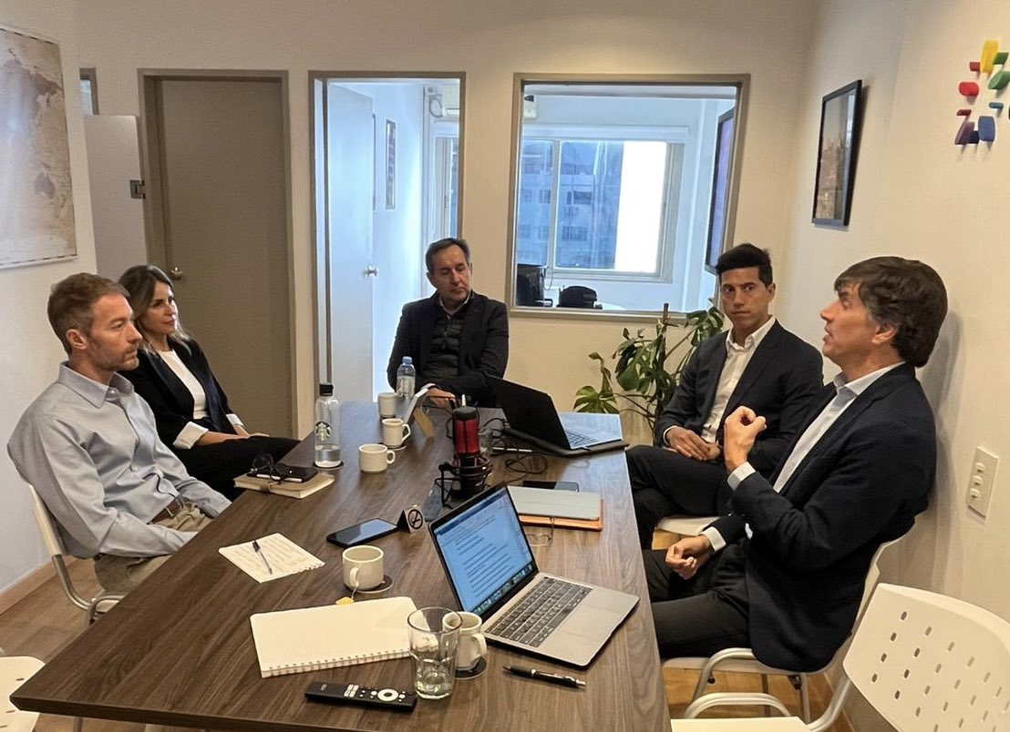 ArgGlobal's tweet photo. Hablemos de competitividad fue el título elegido para iniciar una ronda de diálogo con nuestro Director de Inversiones y Comercio Exterior, @HoracioReyser, un espacio para analizar los desafíos que enfrenta Argentina para atraer inversión sostenible y fortalecer su competitividad https://t.co/BYy6mJiwtn