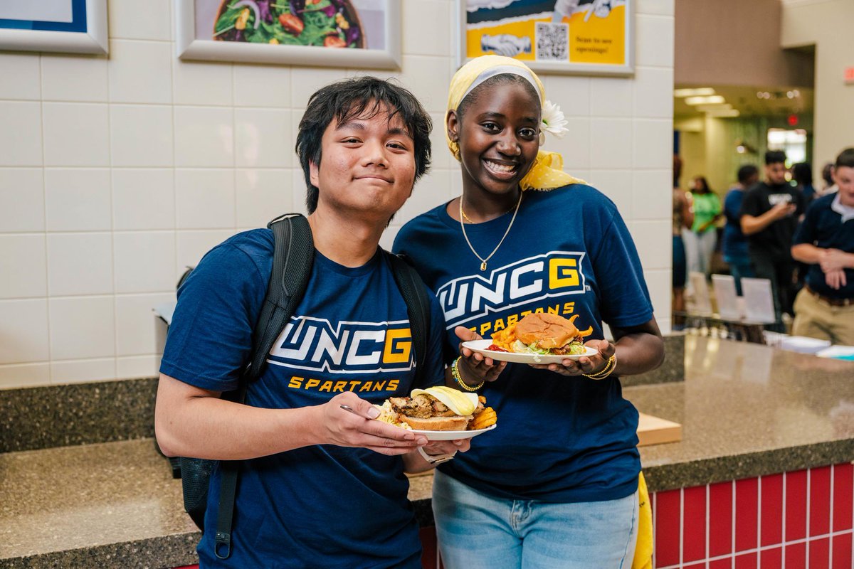 UNCGChancellor's tweet photo. More than 2,600 new students began their journey at @UNCG this week. Each has a unique story and contribution to the campus community. I enjoyed greeting them today at NAV1GATE and offering some words of encouragement. Spartans, help them feel at home! ๐๐
#Back2UNCG https://t.co/d7a9ddwn4N