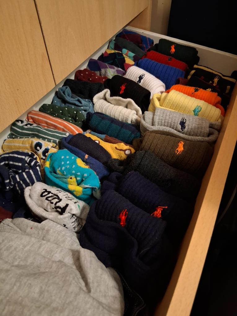 Today I learned a new way of folding socks together and now I can see them all at once, absolute gamechanger 😅😅

(Yes, I lead an exciting life 🤣)