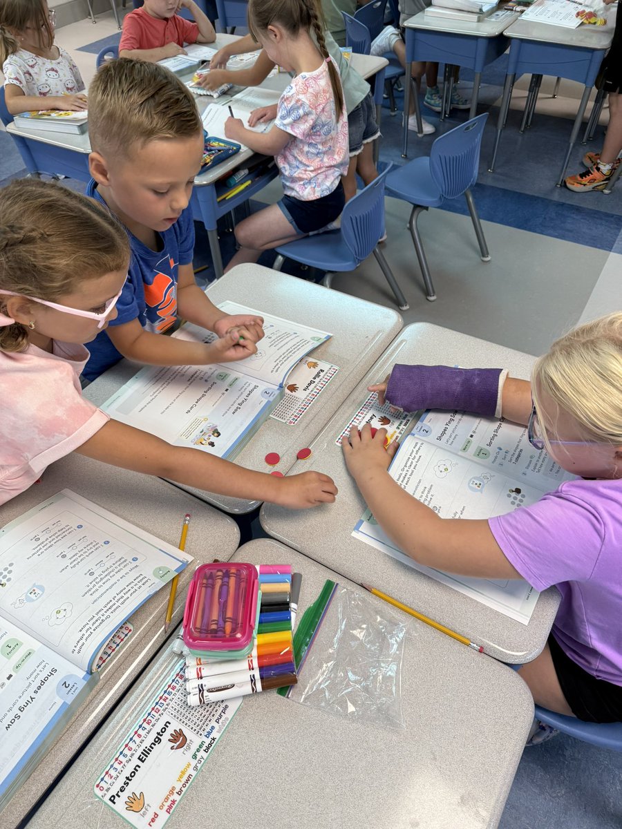 Ms_McCormick26's tweet photo. Starting off strong with lesson #1 from Amplify Desmos Math! Great collaboration and hands on practice.
#amplify #desmosmath #1stgrade #piner #kcsd https://t.co/H2zZXDVLh0