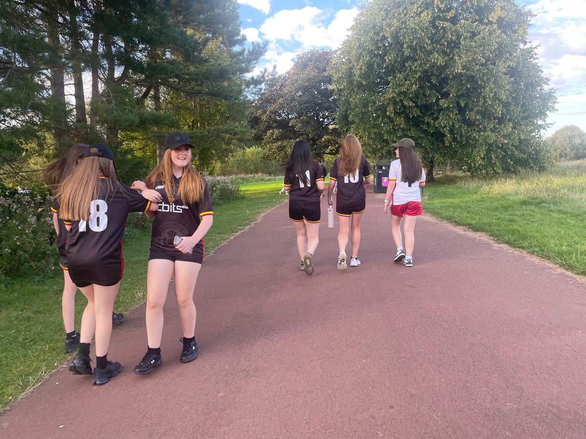 RossvaleTG14's tweet photo. Our girls had their sponsored walk around Hogganfield Loch tonight. Fantastic attitude and atmosphere from all we even had mums, dads, brothers, sisters and dogs involved. #ElevenAsOne #OneTeamTogether #rossvalegirls #rossvalefc #girlsfootball #TrainPlayAchieve https://t.co/yhoajnr3AK
