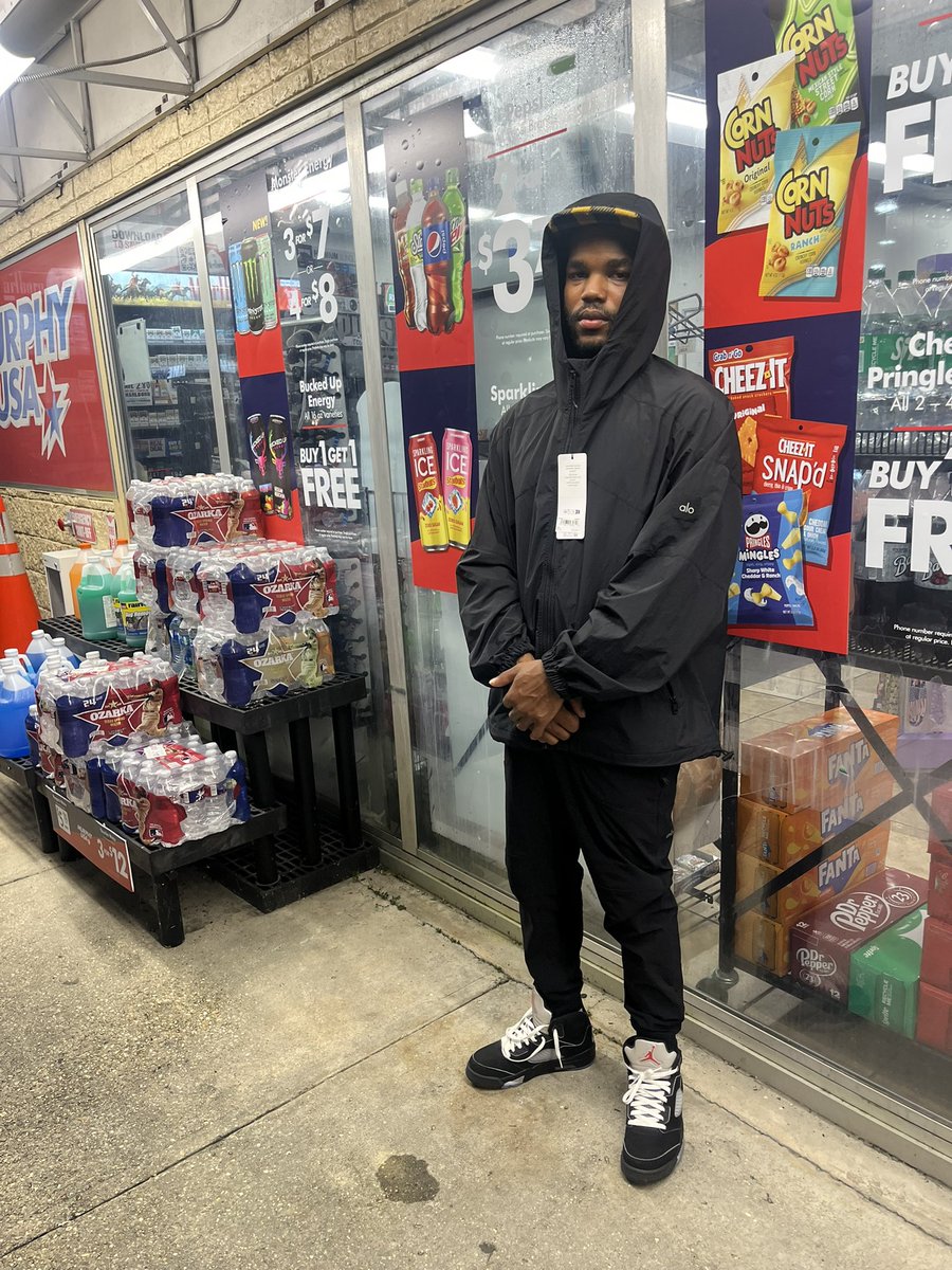 lamontgalore's tweet image. #Still #humble