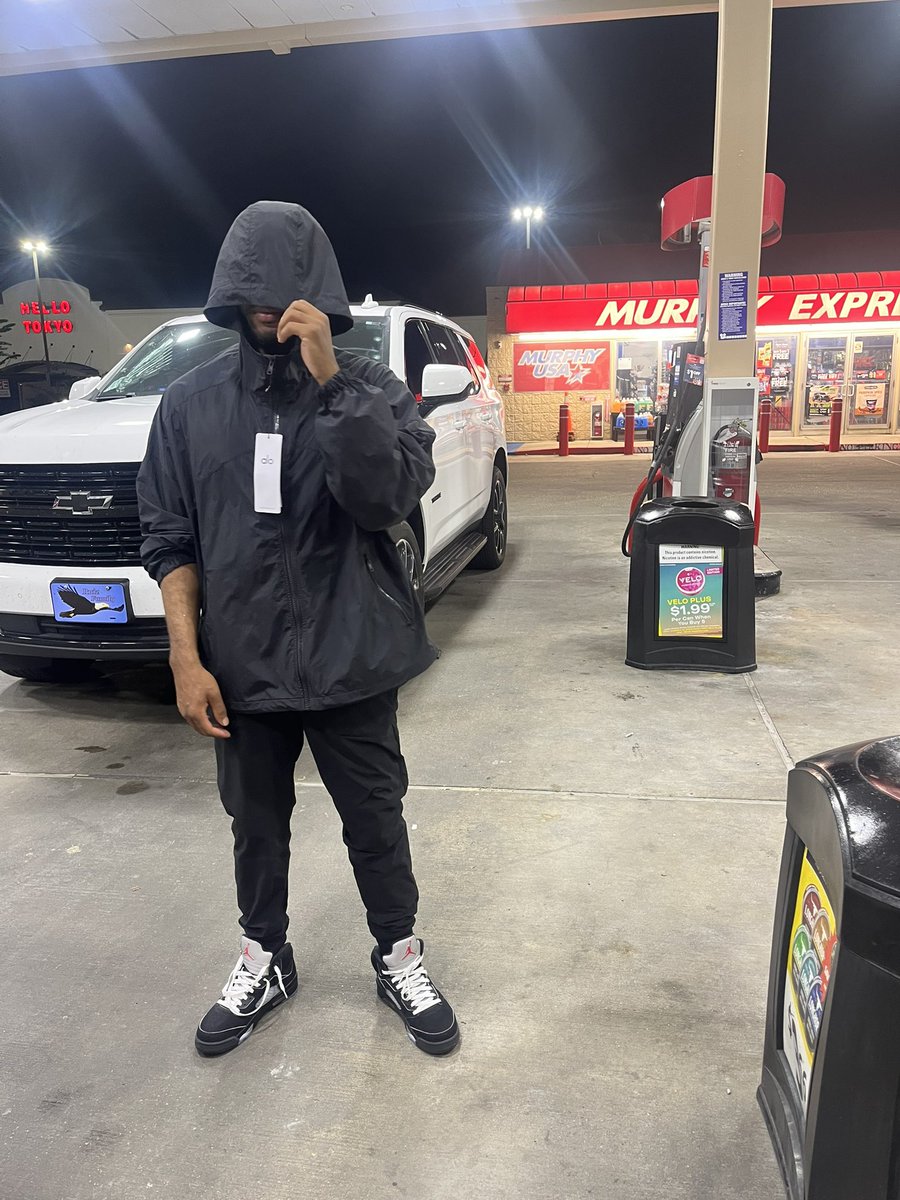 lamontgalore's tweet image. #Still #humble