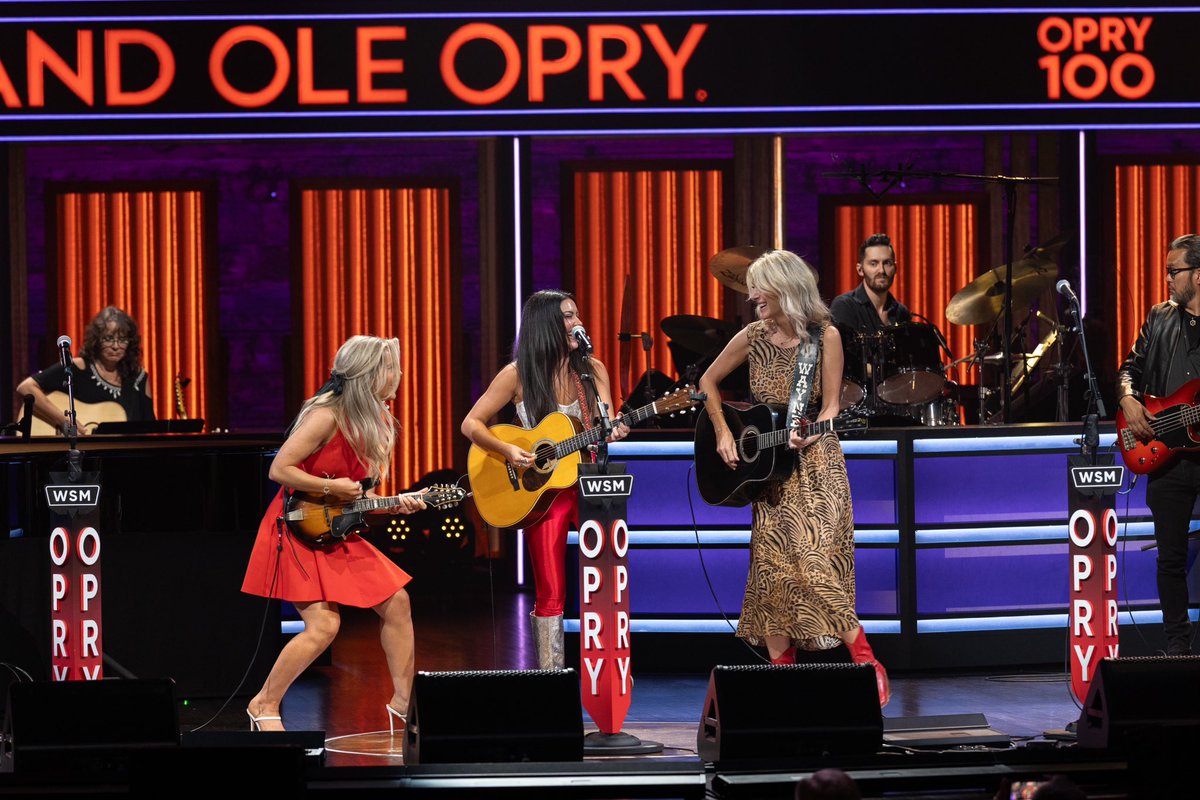 runawayjune's tweet image. Another unforgettable night in the circle✨ made extra special because our drummer, Dan Ainspan, made his @opry debut!
