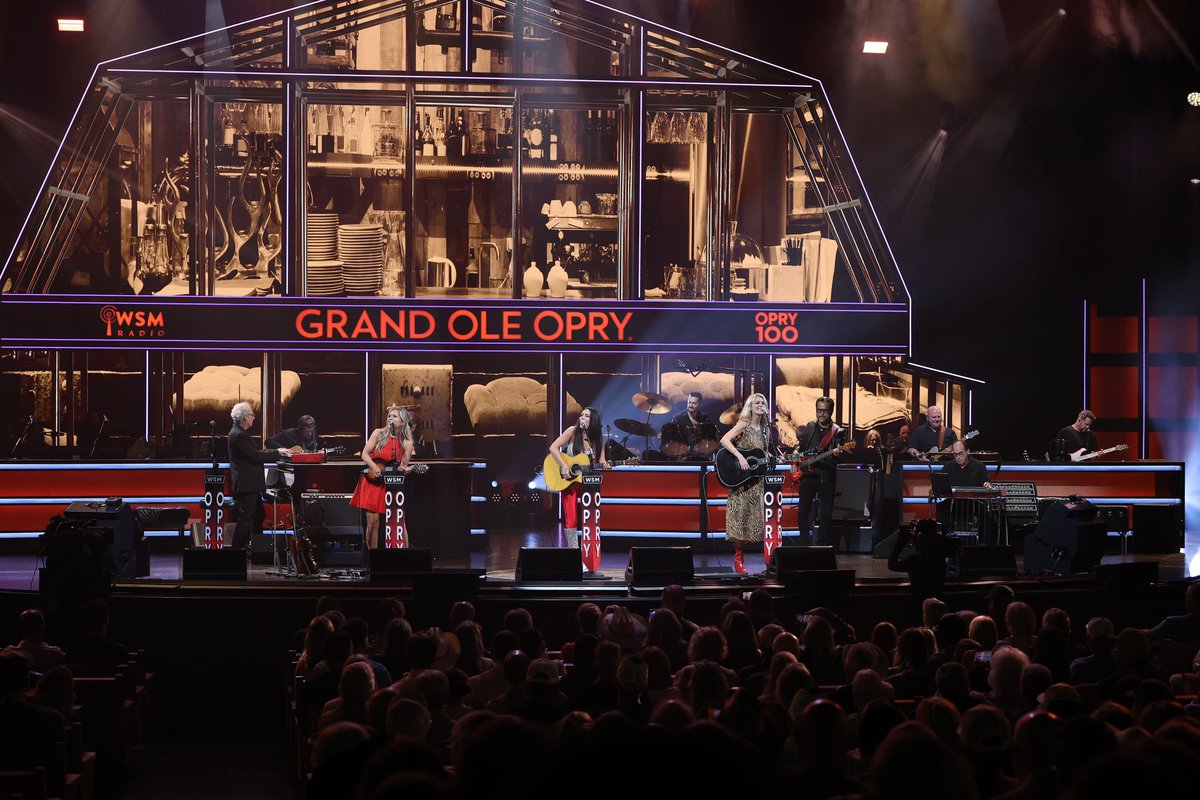 runawayjune's tweet image. Another unforgettable night in the circle✨ made extra special because our drummer, Dan Ainspan, made his @opry debut!