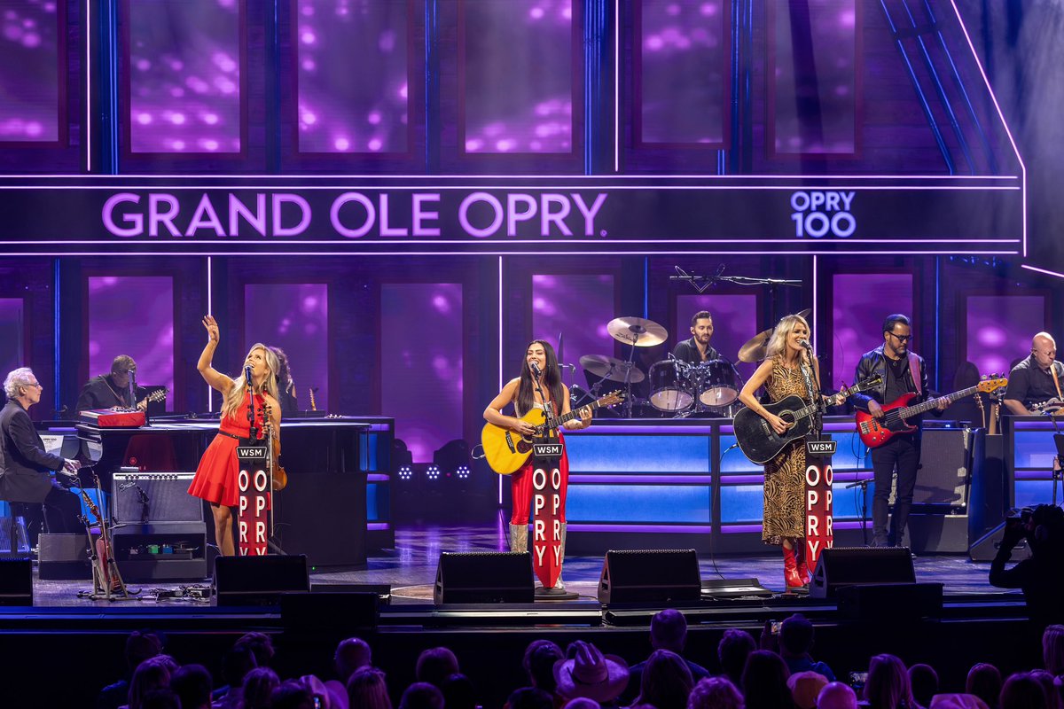 runawayjune's tweet image. Another unforgettable night in the circle✨ made extra special because our drummer, Dan Ainspan, made his @opry debut!