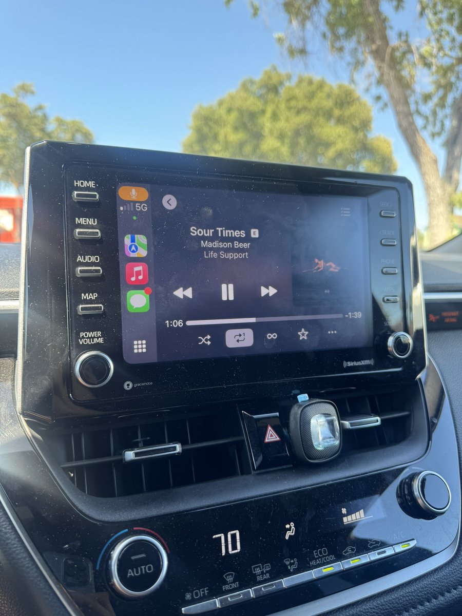 m4rblefloors's tweet photo. SHE DOESNT MISS #STREAMLIFESUPPORT #STREAMSILENCEBETWEENSONGS MADISON BEER SUPREMACY https://t.co/Ja7N7OyBMn