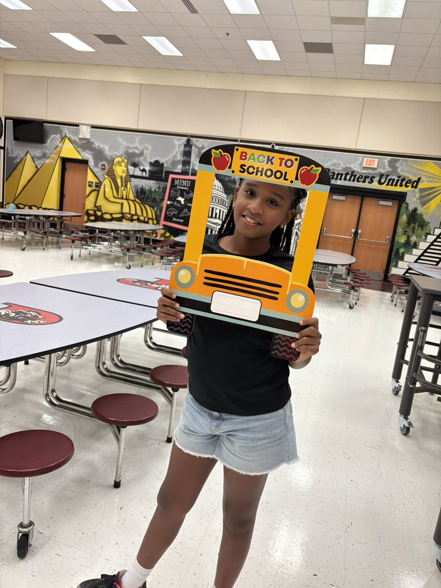 PotomacMS's tweet image. 📸 First day vibes at Potomac Middle! 🎒
New year, fresh starts, and big smiles—#PotomacPride #FirstDayFeels #MiddleSchoolMagic #BackToSchool2025
