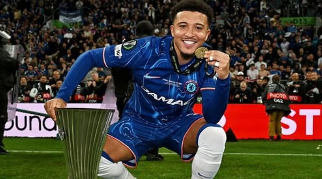 salhincrow's tweet image. #Roma will not look into other attacking wingers until the final word is put, one way or another, on #Sanch
@AlfredoPedulla