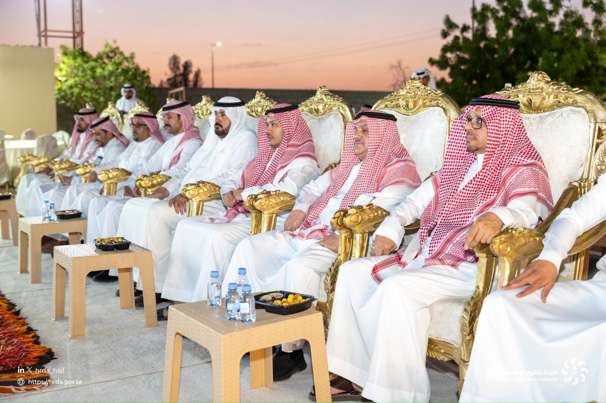 الرئيس التنفيذي لـ  #هيئة_تطوير_حائل أ.عمر بن عبدالله آل عبدالجبار ، يحضر الحفل الختامي لمشروع "نحالي المستقبل" الذي نظمته جمعية حائل الشبابية ضمن مشاريع برنامج الاستثمار الاجتماعي لمؤسسة الملك خالد.