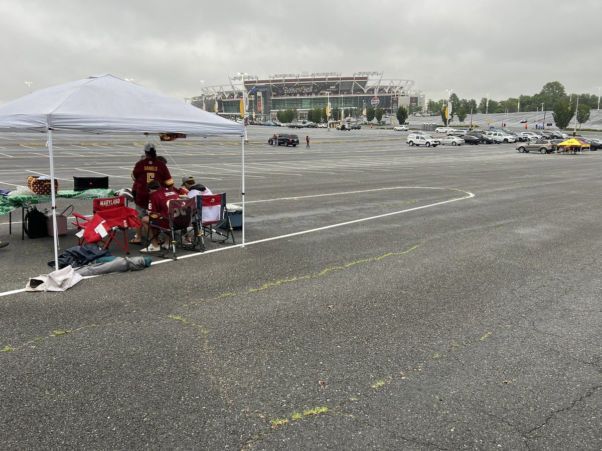 TimReidReporter's tweet image. WASHINGTON COMMANDERS FANS TAILGATING FIRST HOME PRESEASON GAME: Lots of commanders fans are cooking hot dogs and hamburgers getting ready to watch Washington play Cincinnati Bengals at NW Stadium Monday night