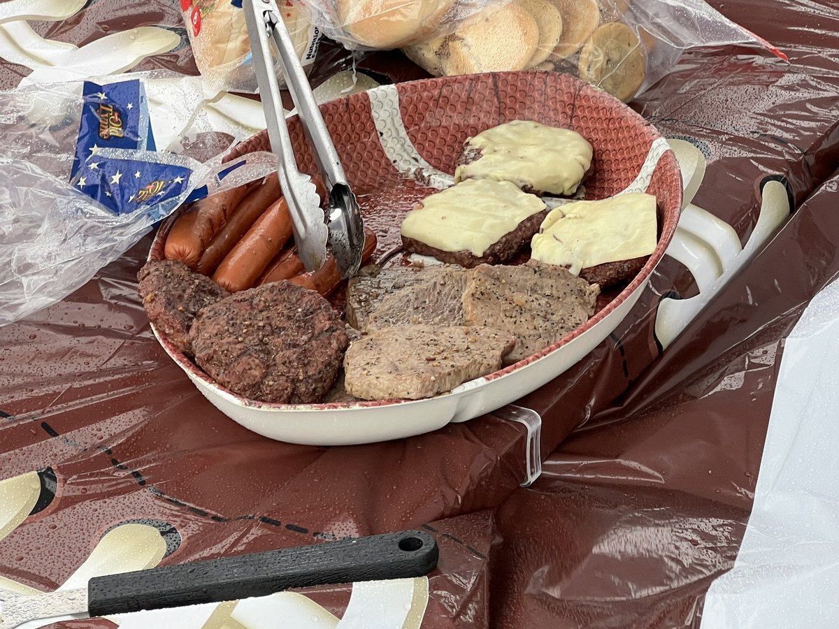 TimReidReporter's tweet image. WASHINGTON COMMANDERS FANS TAILGATING FIRST HOME PRESEASON GAME: Lots of commanders fans are cooking hot dogs and hamburgers getting ready to watch Washington play Cincinnati Bengals at NW Stadium Monday night