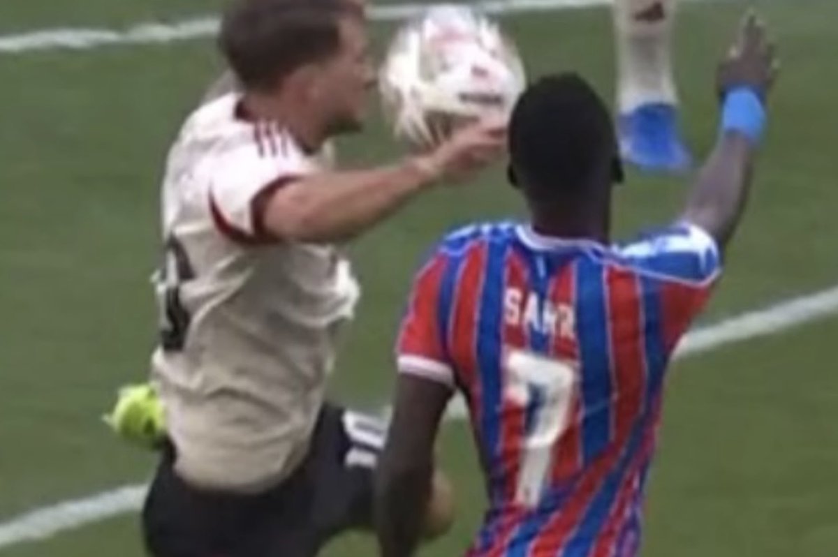 mossymojo's tweet photo. @ToffeeTVEFC Say no more! Same ref! (VAR) for the city game. https://t.co/qxtwCJGFlB