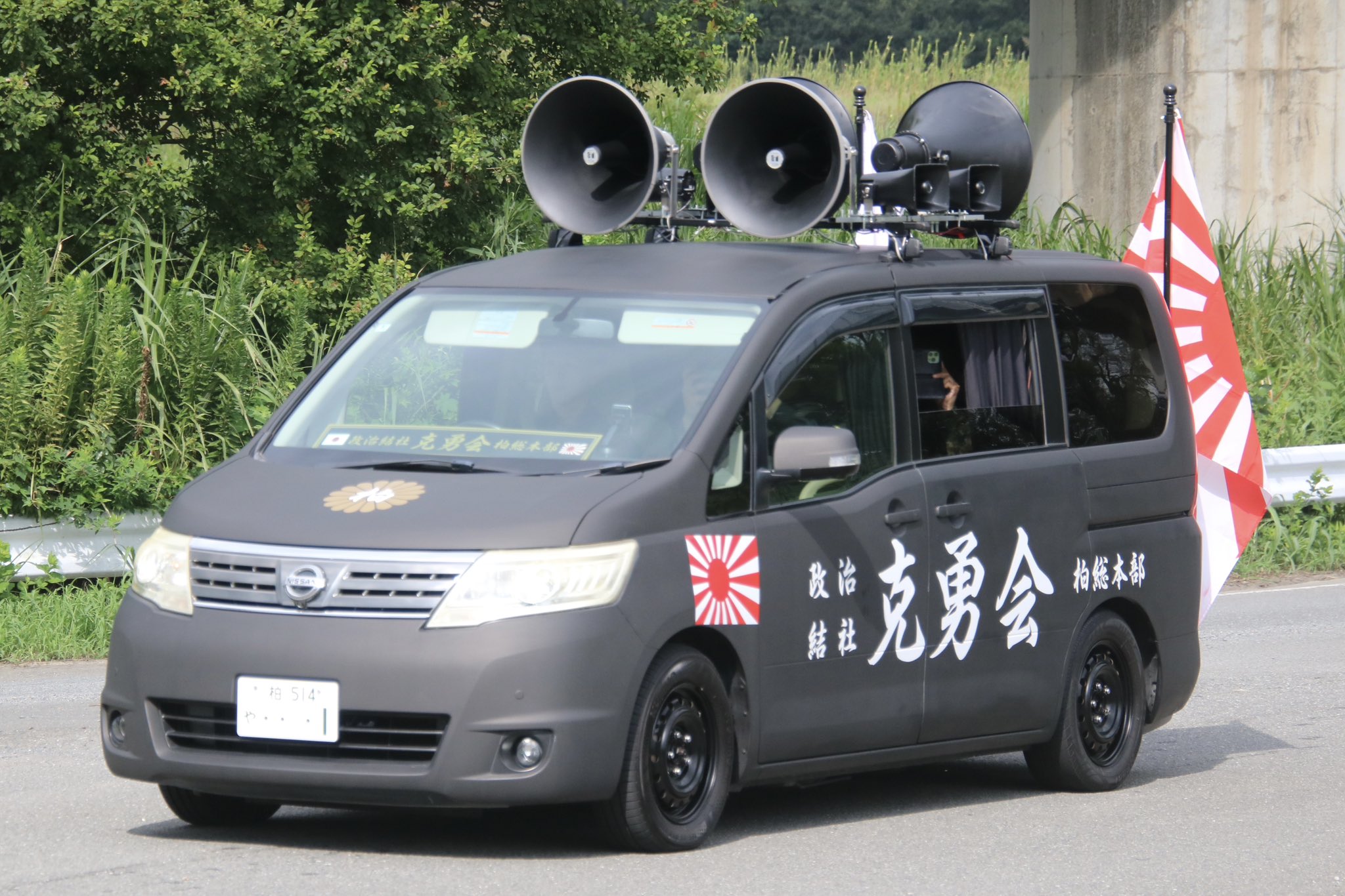 右翼街宣車エルグランド② トミカ 右翼 エルグランドの通販 by mana's shop｜ラクマ