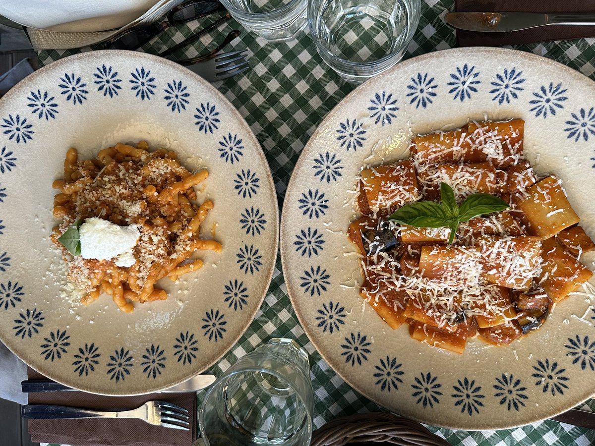 Passei uma semana de férias na Sicília 🇮🇹 , Itália, e vou contar um pouco da minha experiência!

Minha primeira vez na Itália foi há alguns anos, explorando o norte. Dessa vez, resolvi conhecer o sul, e algumas coisas me chamaram atenção:

Primeiro, a comida italiana é um negócio