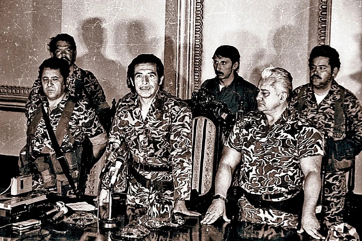 Un compendio rapidito de NARCOTRAFICO Y LAVADO DE DINERO Y CUANDO NOS DIMOS CUENTA DE QUE EXISTÍA

la respuesta <a href="/SoyElGuiFi/">Me Dicen GüiFi 💙</a> por si te sirve.

Narcotráfico: ¿Cuándo comenzó en Guatemala?

Década de 1990: Aunque hubo actividad antes, en época militar, el narcotráfico se consolidó