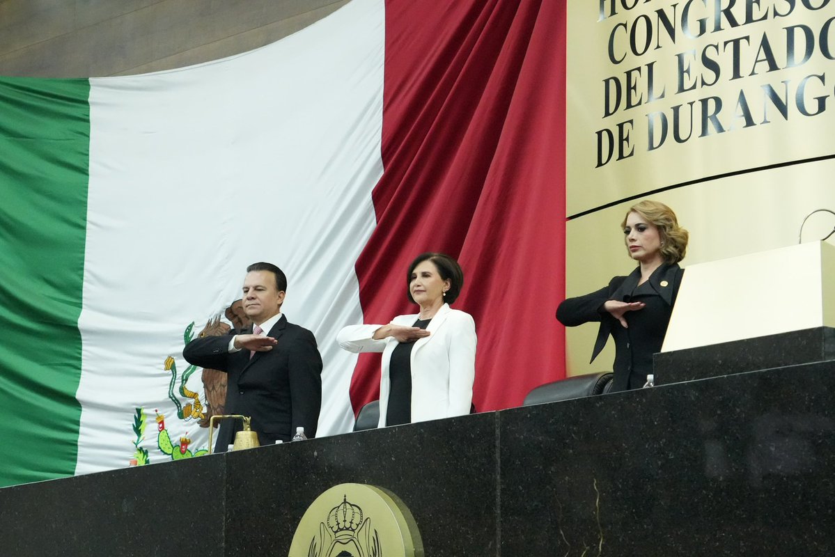 Rocío Rebollo (@rociorebollom) on Twitter photo Como presidenta de la Comisión Permanente del <a href="/CongresoDurango/">Congreso Durango</a> tuve el honor de tomar protesta a quienes serán las y los encargados de la impartición de justicia. Un gusto recibir también a nuestro gobernador <a href="/EVillegasV/">Esteban Villegas V.</a>.
¡Éxito en esta gran responsabilidad! 🧑🏻⚖️ Como presidenta de la Comisión Permanente del <a href="/CongresoDurango/">Congreso Durango</a> tuve el honor de tomar protesta a quienes serán las y los encargados de la impartición de justicia. Un gusto recibir también a nuestro gobernador <a href="/EVillegasV/">Esteban Villegas V.</a>.
¡Éxito en esta gran responsabilidad! 🧑🏻⚖️