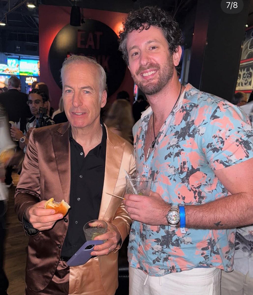 Tiny burger strikes again! Let him eat ffs!! 😭