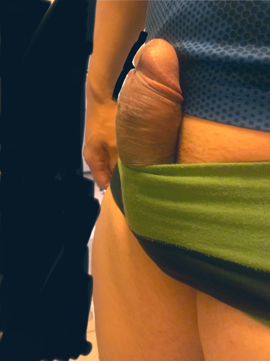 昨天補完激素，今天大陰蒂硬的跑出內褲了😝