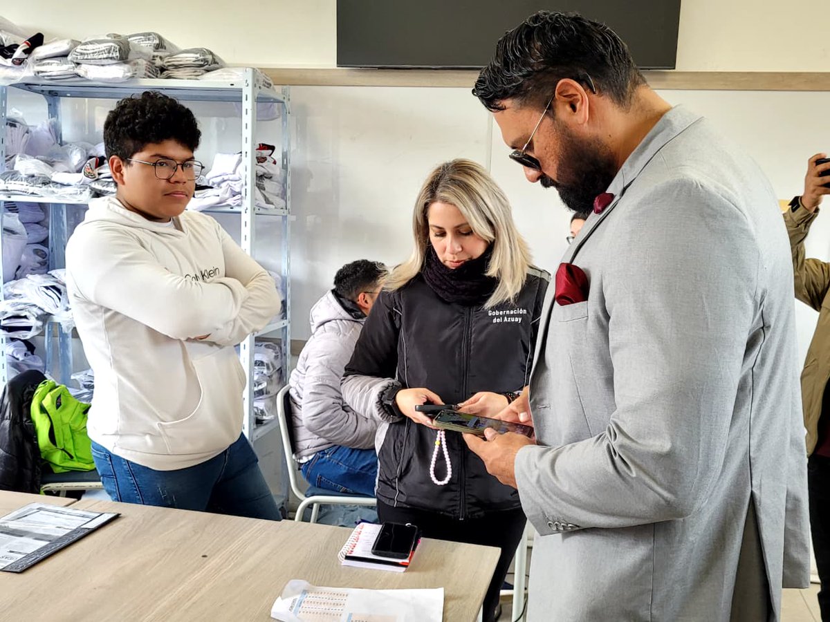 ✅ En articulación con la Intendencia del Azuay y el <a href="/srioficial/">sri annisa</a>, realizamos operativos de verificación de precios de útiles escolares, textos y uniformes 👕, garantizando un acceso justo y equitativo para los estudiantes.

#ElNuevoEcuador