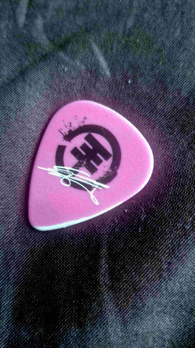 SonlyIt's tweet photo. mediator used during the concert ;) #20jahredurchdenmonsun #tokiohotel https://t.co/Igo8dqgxyt