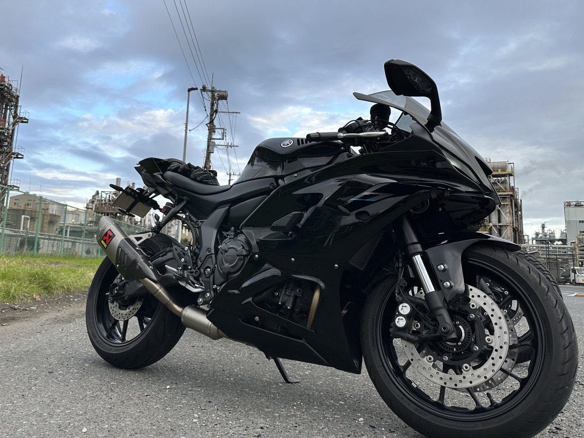 ILx1213's tweet photo. 8/19(バイクの日)
yzf-r7納車して2年経ちました！
走行距離は7000ちょっと…
今年から仕事もちゃんと決まったので、大切にもっと乗っていきたいと思います！

ツーリングのお誘いお待ちしてます♪ https://t.co/EVOUU5cKgI