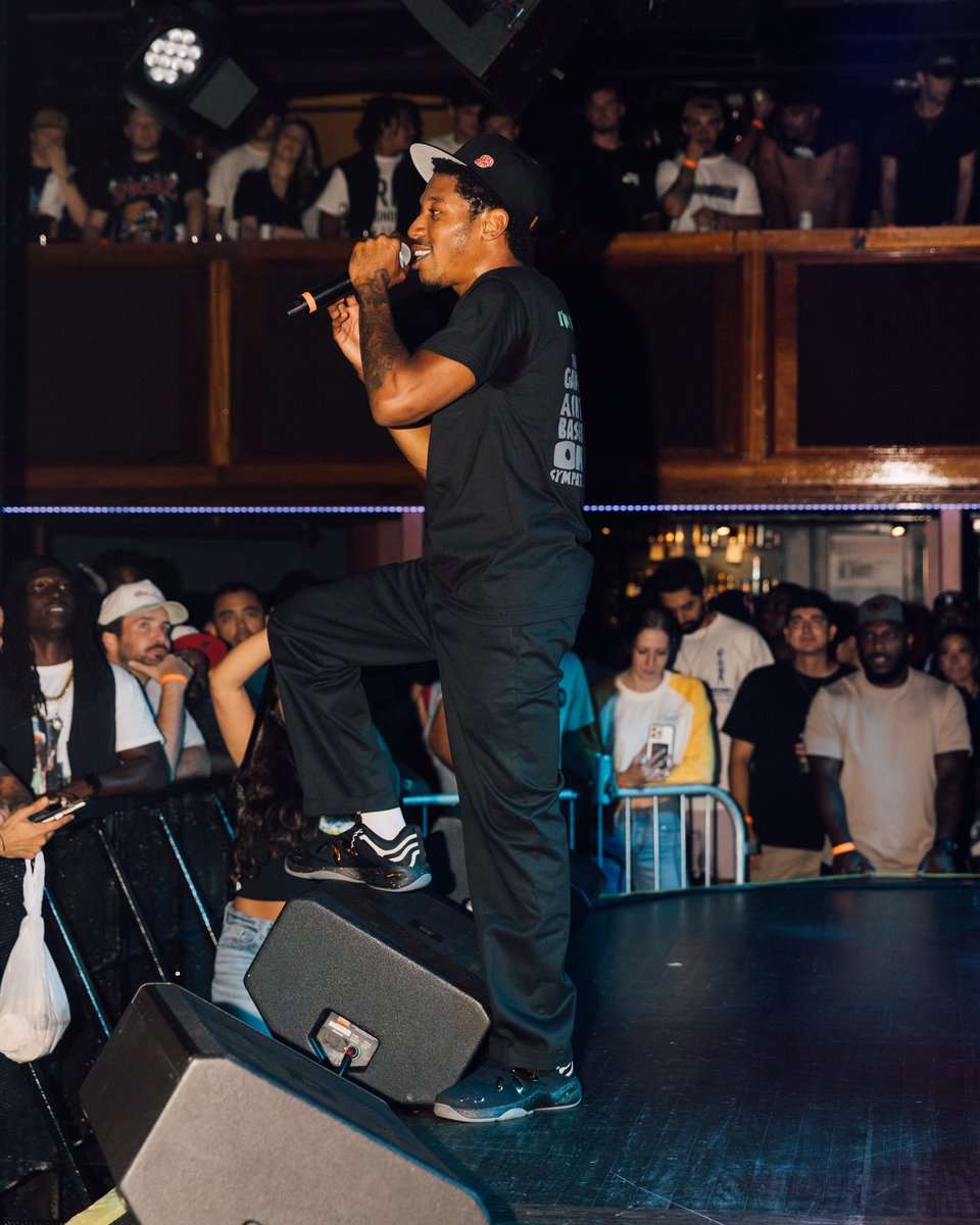741Performance's tweet photo. A decade. An energy shift. Hometown love.
@CousinStizz marks the 10-year anniversary of his Suffolk County tape, raising the Frequency on stage in Boston, rocking Black Moon Rovers 🛸
📸: @a_ciggs
#741Performance https://t.co/rgtHBOTe01