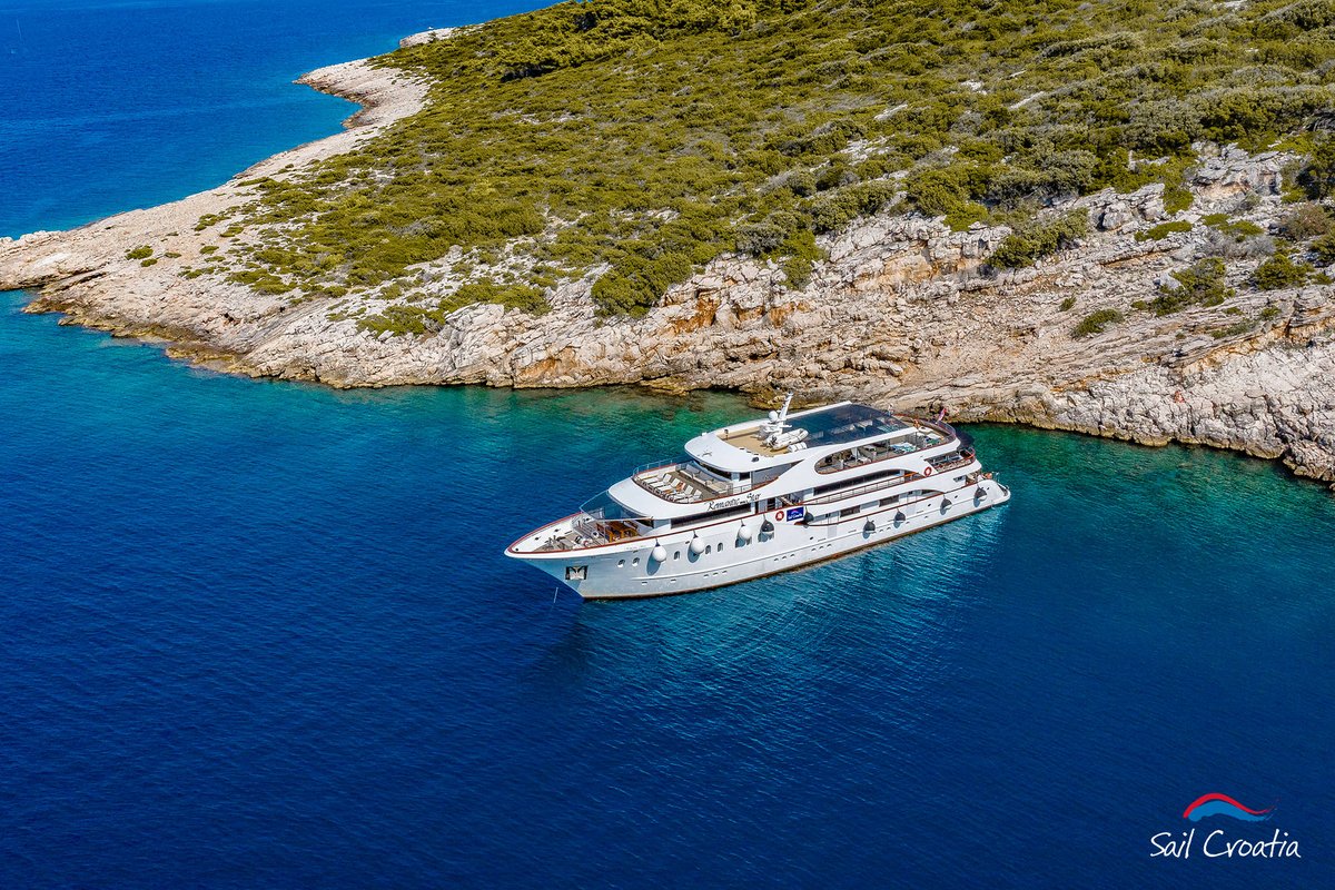 A wine cruise in #Croatia? Yes, please! 🍷🇭🇷

Sip your way around #Dalmatia while exploring spots like Split, Hvar, Vis, and Korcula.

Limited cabins are still available for 2025 departures including peak summer and autumn dates!

📅 Secure your spot now: bit.ly/WinesCruiseCro…