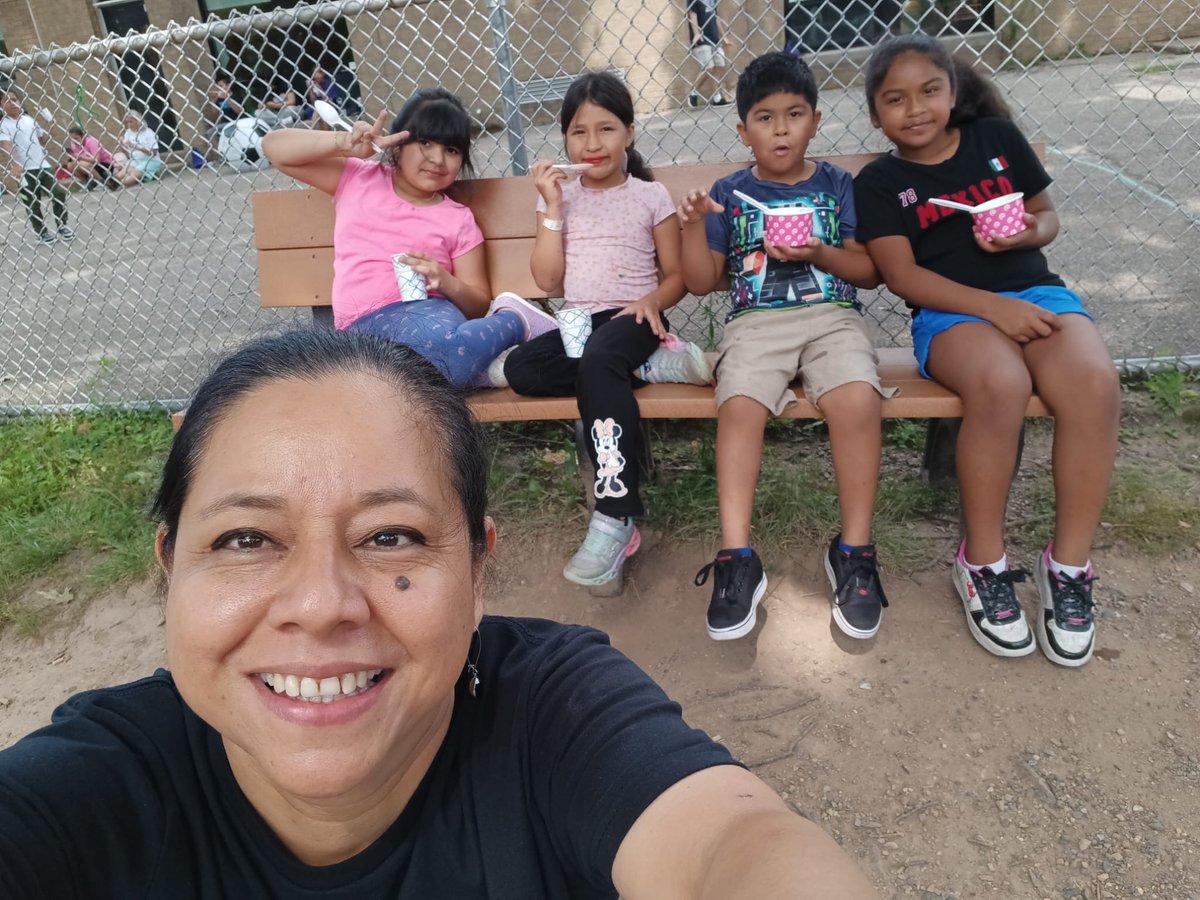 📚 Students need YOU! This school year, help immigrant &amp; refugee youth:
✨ Stay on track academically
✨ Gain a mentor who believes in them
✨ Feel supported at school

1 hour/week = big impact. Volunteer today! 💜
📌 Sign up: projectlibertad.org/volunteer