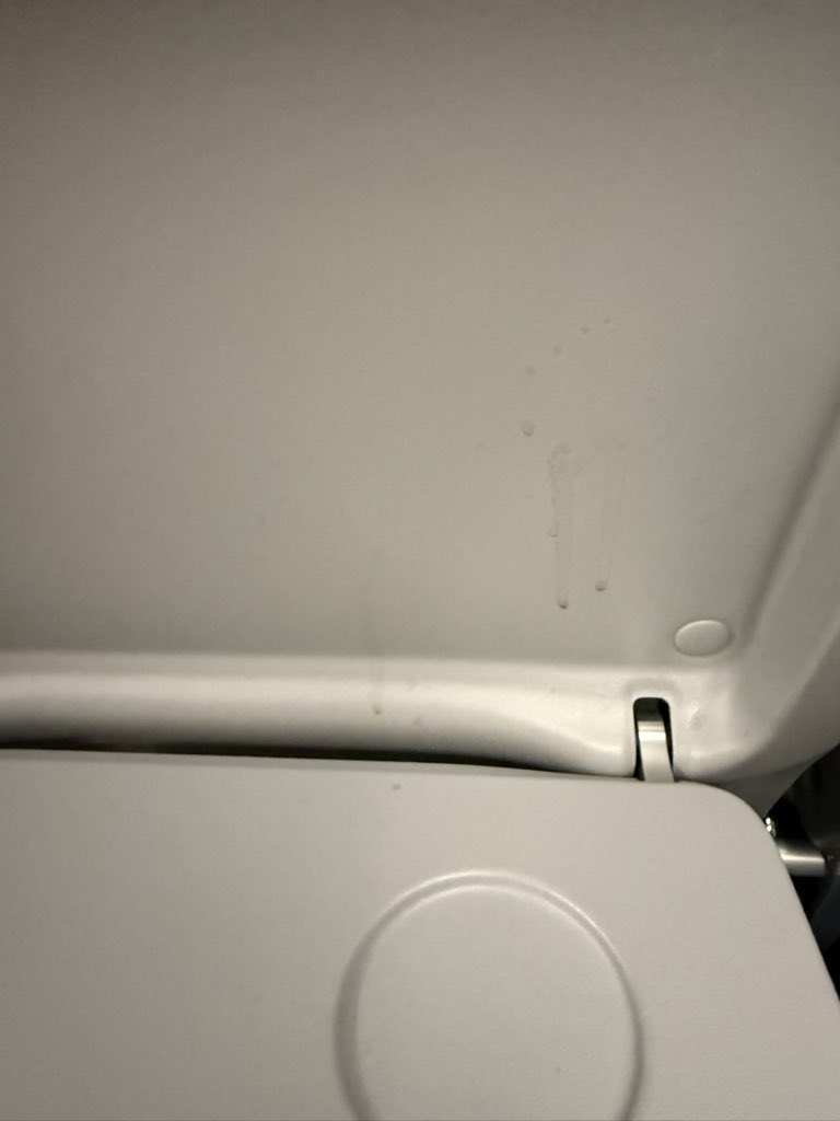 dknickfan87's tweet photo. There was cups filled with sodas, and stains all on the chairs from the previous flight. Was told to sit down that nothing could be done. So who over see the cleaning and safety on these flights!!! These are just some of the Pictures I have https://t.co/xyQXMcdqZW