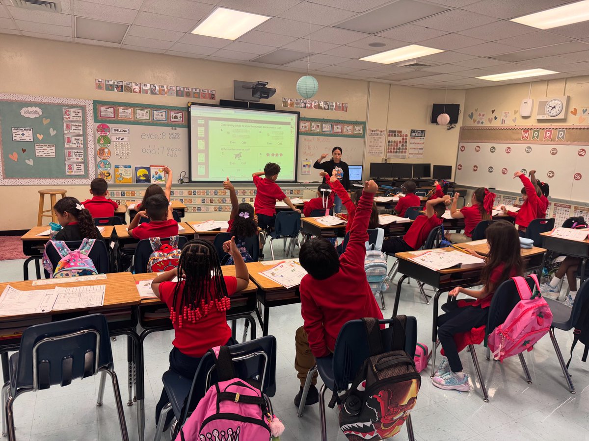 IBPeskoeK8's tweet photo. Math in grade two! #peskoek8 #bearnation🐻 #peskoepride❤️ pride❤️ #YourBestChoiceMDCPS
#wherethemagichappens✨
#togetherweareafamily
#itstimetolevelup🎮 @MDCPSSouth @MDCPS @SupDotres https://t.co/WytkbFxoTN