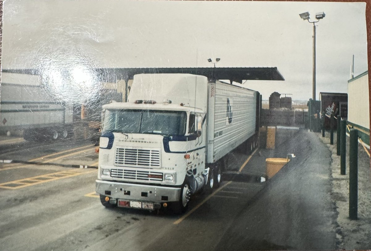 aldretttt's tweet photo. @GovPressOffice You’re killing Mexican owned trucking businesses with over regulation, you hate the middle class and you want us drown in debt https://t.co/wqqXsZFNWR