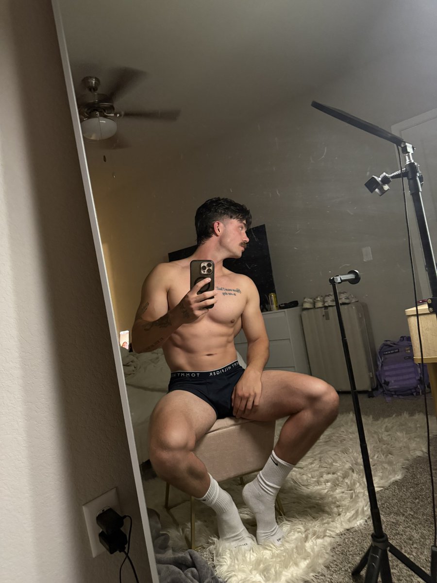 Filming content 😏

onlyfans.com/thatfitdude1