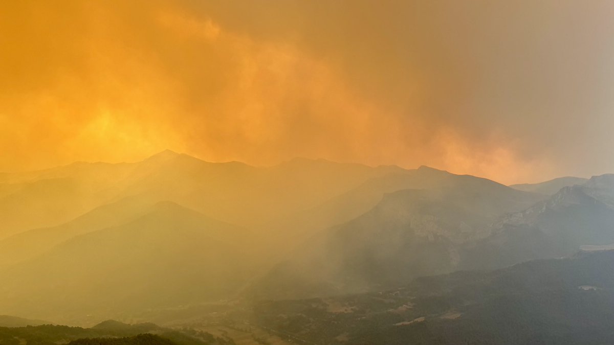 Días de fuego 🔥, humo 💨 y lágrimas 😢

🙏🏻 MUCHO ÁNIMO A TODOS 🙏🏻

📍 Fuente Dé (Cantabria)

📷 IG kytosglez