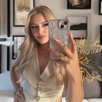 selincnkya's tweet photo. #YeniProfilResmi https://t.co/SbFWzOao9f