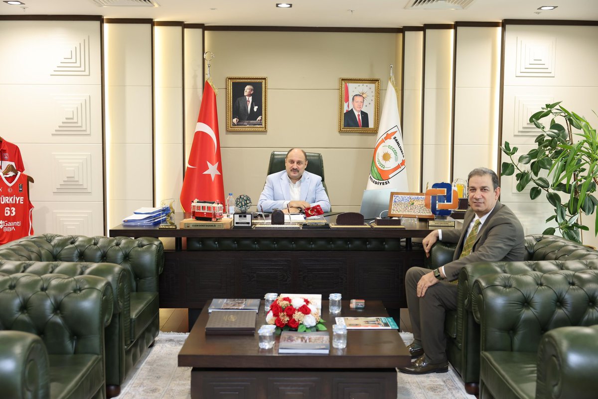 mustafayavvuz's tweet photo. Şanlıurfa Büyükşehir Belediye Başkanımız #MehmetKasımGülpınar’ı ziyaret ettik.
Sıcak ve samimi ilgilerinden ötürü değerli Başkanımıza teşekkür eder, çalışmalarında başarılar dilerim…
@sanliurfabld https://t.co/C7aKHCApzL