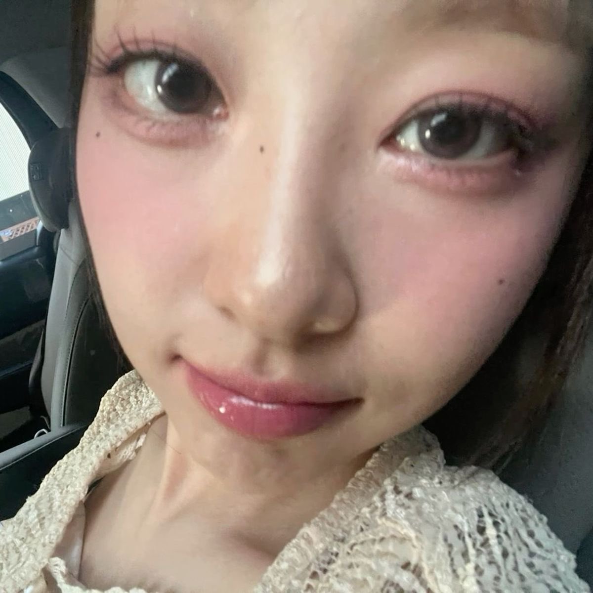 innieyves's tweet photo. can i come over and stare at you like this https://t.co/8grIXnWNli
