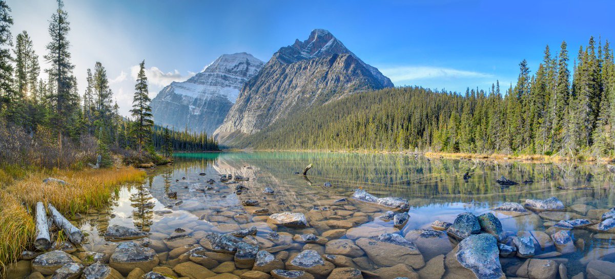 📍In another edition of Mondays of #PlacesofCanada we’d like to show you the #JasperNationalPark, the largest one in the Canadian #Rockies. Located in Alberta it is home to grizzly bears 🐻 and moose 🫎. Tell us: would you like to see them?