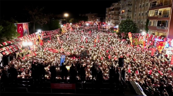 AYDIN MİTİNGİ
Kim ne derse desin.
CHP çok yerinde bir karar aldı.
Aydın'daki miting tam zamnında yapıldı.
CHP gündemi belirliyor.
Binlerce kişi İstifa diye haykırıyor.
Kadın mitingi nereden seyretmiştir?