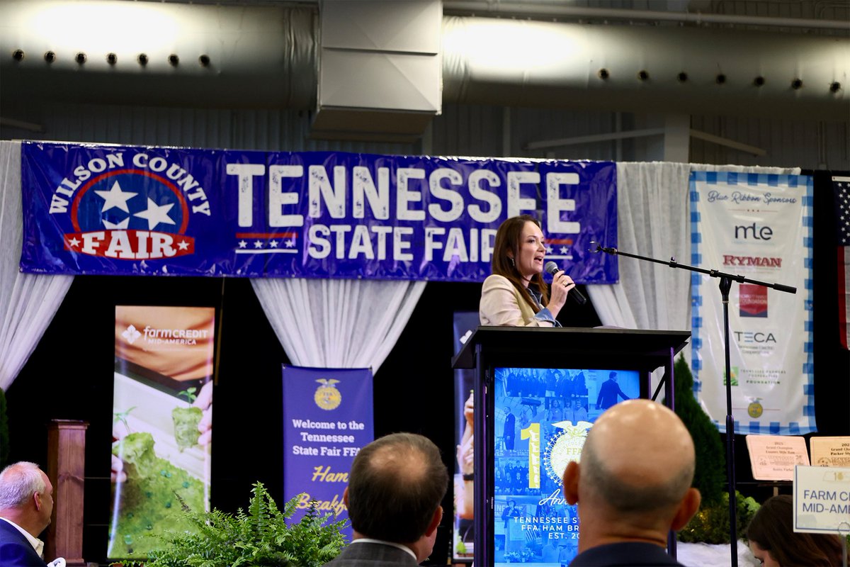 SecRollins's tweet image. I LOVE YOU, TENNESSEE! What an amazing start to the week as we launched the next step of our protecting family farms plan by rescinding all programs building solar panels on our farmland.

Special thanks for having me at the FFA Ham Breakfast and addressing my 1200 new friends as…