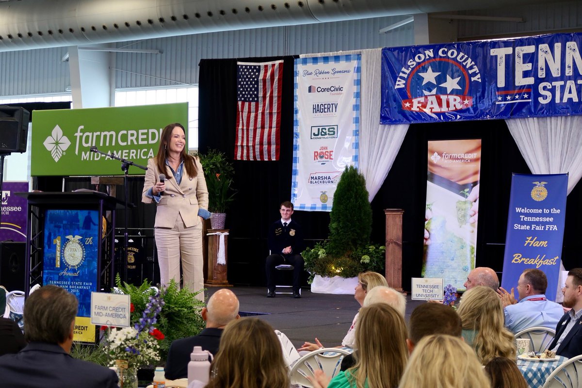 SecRollins's tweet image. I LOVE YOU, TENNESSEE! What an amazing start to the week as we launched the next step of our protecting family farms plan by rescinding all programs building solar panels on our farmland.

Special thanks for having me at the FFA Ham Breakfast and addressing my 1200 new friends as…