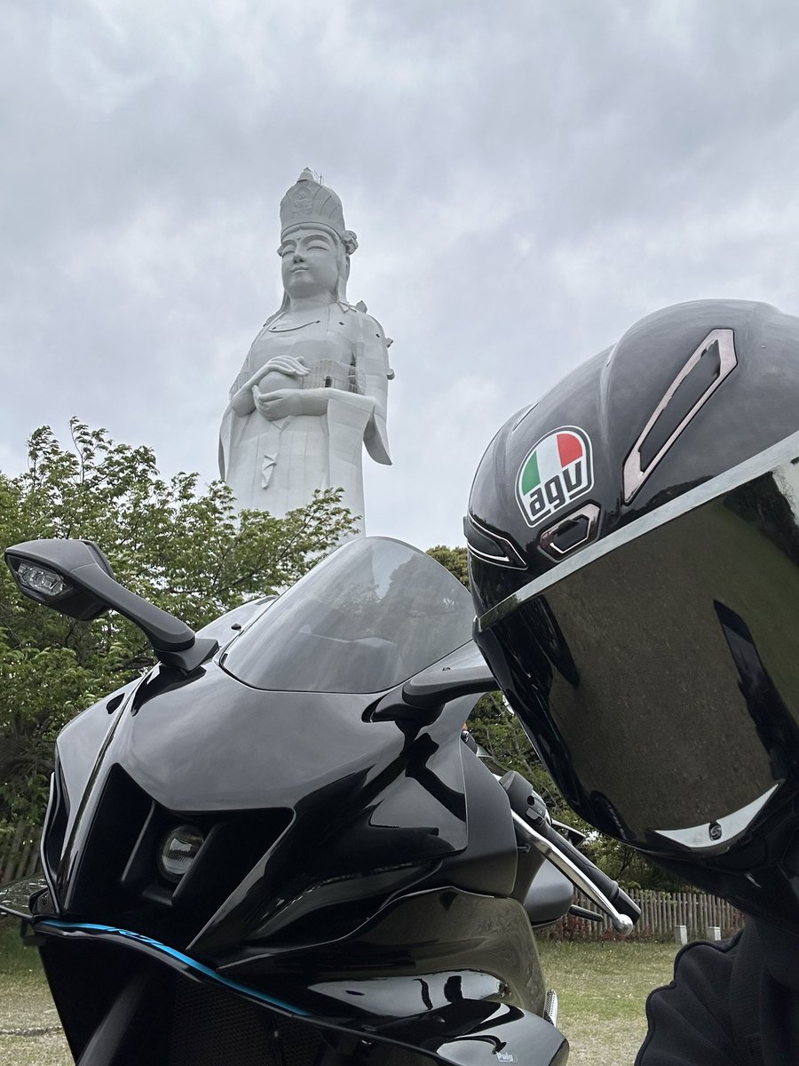 ILx1213's tweet photo. 性別: 男
年齢:28
住み:神奈川県　川崎
好き:バイク　家入レオ　EDM
バイク:yzf-R7

誕生日過ぎてたので更新しました。
なぜかバイク乗ってる時間より洗車している時間の方が多い。。
基本フォロー返します。よろしくお願いします！
ツーリングのお誘いもお待ちしてます！ https://t.co/ufmzLO24nx